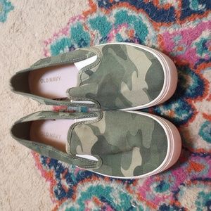 Old Navy sneakers size 6